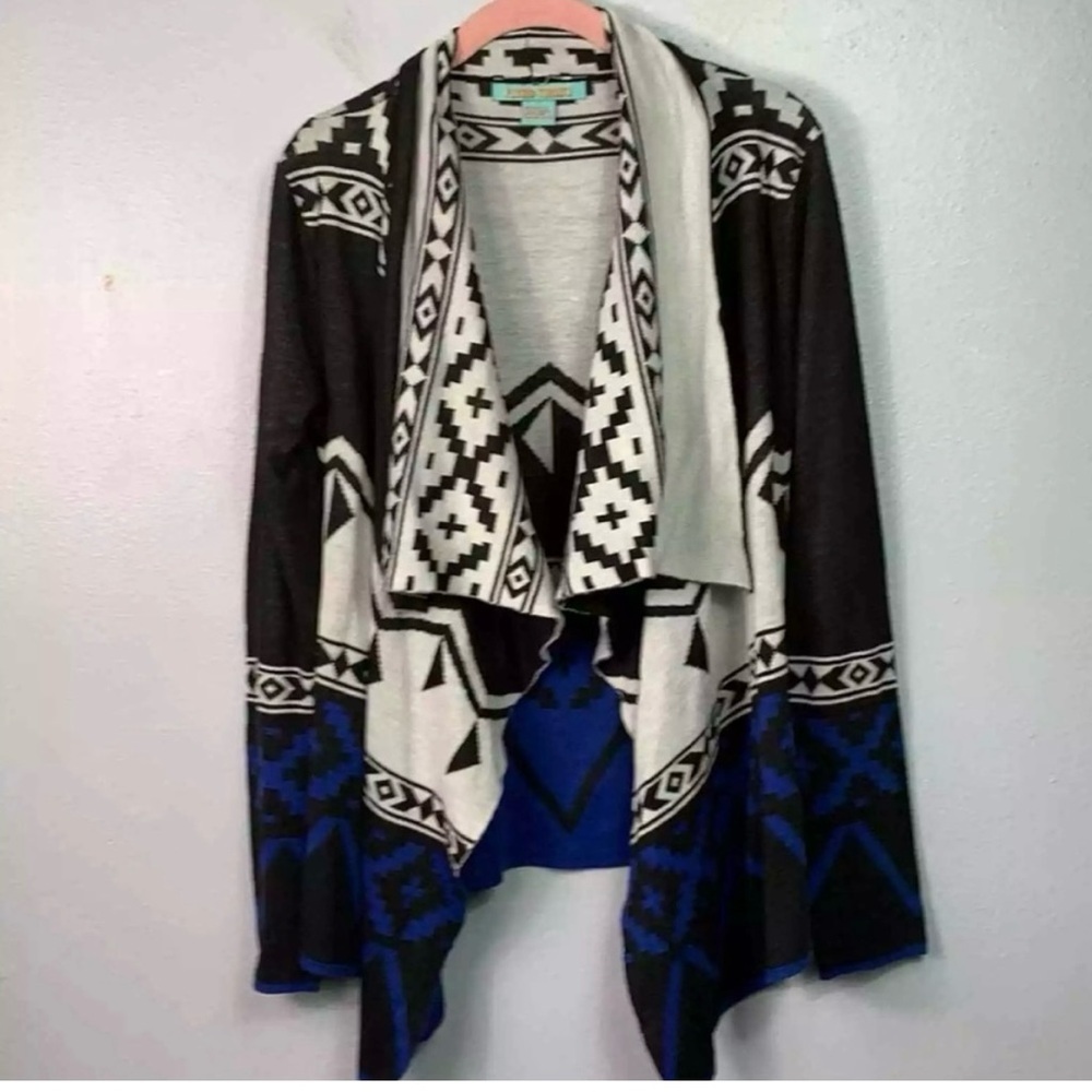 Black and Blue Patterned Women's Sweater